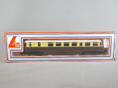 Lima - A boxed Lima #205132 OO gauge Railcar Op.No.22 in GWR Chocolate / Cream livery.