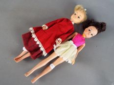 Pedigree Sindy - Two Pedigree second generation Sindy dolls, 2nd GEN,