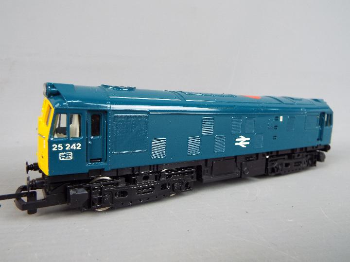 Hornby - A boxed OO gauge R068 Class 25 Diesel Locomotive Renumbered to Op.No. - Image 2 of 2