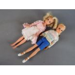 Pedigree Sindy - Two blonde haired Sindy fashion dolls, both with painted eyebrows,