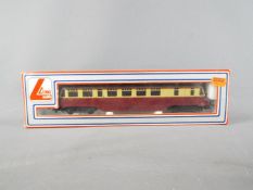 Lima - A boxed Lima #205133 OO gauge Railcar Op.No.W22 in in BR Crimson / Cream livery.