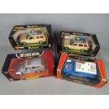 Bburago, Road Signature - A group of four boxed 1:24/25 scale 'Land Rover' vehicles.
