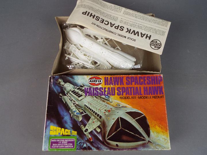 Gerry Anderson - Space 1999 - an Airfix Hawk Spaceship Vaisseau Spatial Hawk all plastic model kit - Image 2 of 3