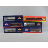 Bachmann, Hornby - Six boxed OO gauge items of passenger and freight rolling stock.