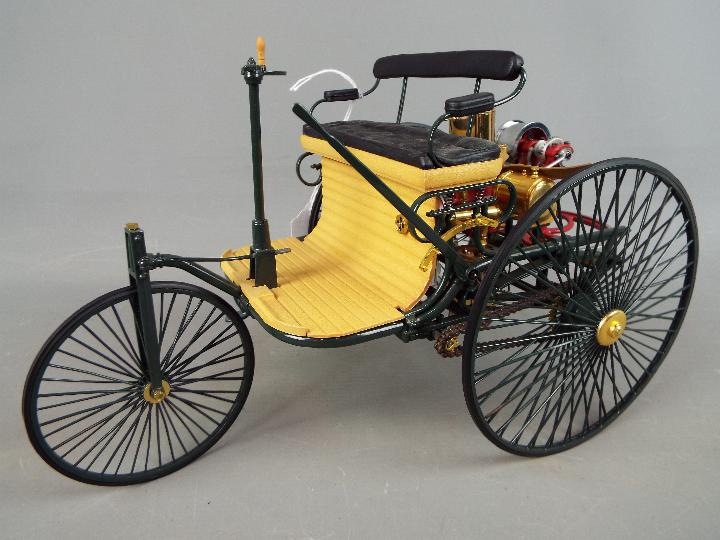 Franklin Mint - a precision diecast 1:8 scale model 1886 Mercedes Benz Patent MotorWagonodel,