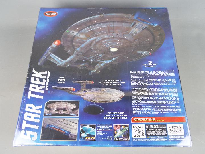Star Trek Enterprise - 1/350 scale plastic assembly model kit by Polar Lights, skill level 2, - Image 2 of 2