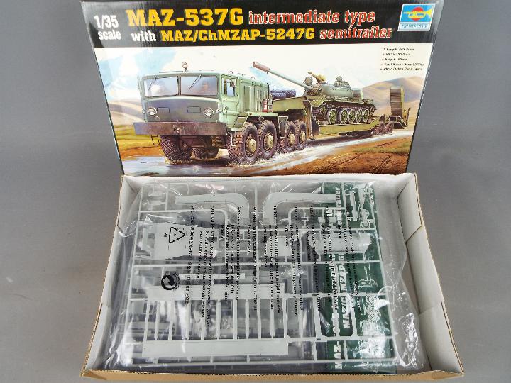 Two Trumpeter 1/35 scale boxed kits comprising MAZ-537G with MAZ/ChMZAP-5247G tractor and tank - Image 2 of 3