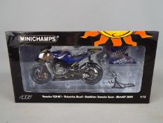 Minichamps Valentino Rossi Collection - a 1:12 scale diecast model Yamaha YZR-M1, MotoGP 2005,