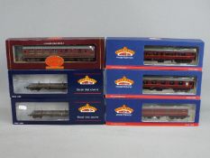 Bachmann, Hornby - Six boxed OO gauge items of passenger and freight rolling stock.