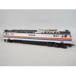 Bachmann - an OO gauge diesel electric locomotive Amtrak op no 951, automatic reversing light,