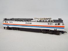 Bachmann - an OO gauge diesel electric locomotive Amtrak op no 951, automatic reversing light,