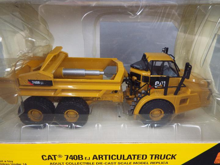 Norscot - A boxed 1:50 scale diecast Norscot #55500 Caterpillar 740B EJ Articulated Truck. - Image 2 of 3