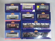 Bachmann, Dapol - 10 boxed items of boxed OO gauge freight rolling stock.