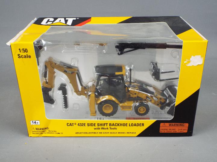 Norscot - A boxed 1:50 scale diecast Norscot #55149 Caterpillar 432E Side Shift Backhoe loader with