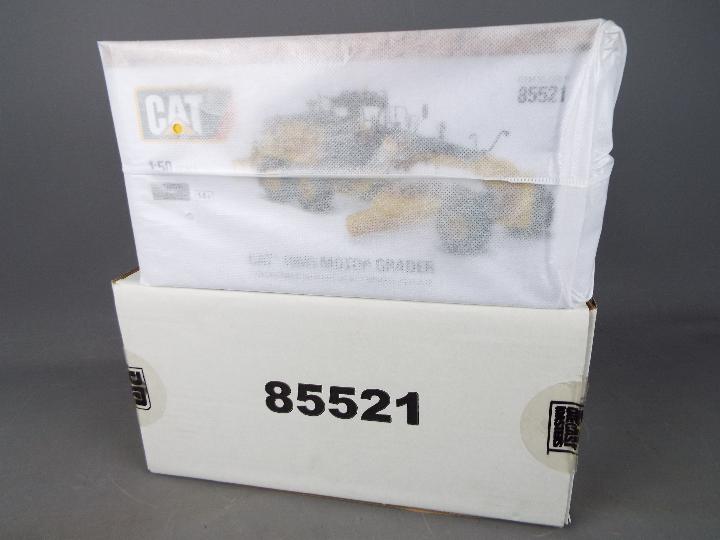 Diecast Masters - A boxed 1:50 scale #85521 Cat 18M3 Motor Grader by Diecast Masters.