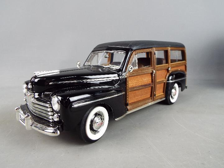 Lucky Diecast - A boxed 1:18 scale Lucky Diecast Signature Series 1948 Ford Woody. - Image 3 of 4