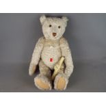 Steiff - an original Steiff Bear, 1908 replica with growler, white 65 cm (high),