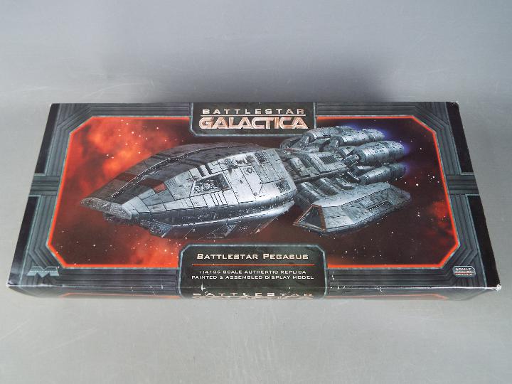Battlestar Galactica - a Moebius Models Battlestar Galactica Battlestar Pegasus 1:4105 scale