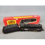 Hornby Dublo - A boxed Hornby Dublo #2224 2-Rail OO gauge 8F 2-8-0 steam locomotive and tender Op.