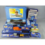 Hornby Dublo - A boxed OO gauge Hornby Dublo Electric 3-rail Train set with a quantity of