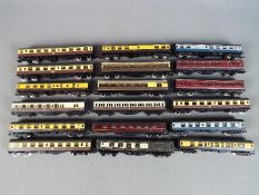 Lima, Graham Farish and other - A collection of 18 items of unboxed N Gauge passenger coaches.