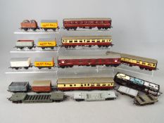 Hornby Dublo, Triang DYNA - 18 unboxed items of OO gauge passenger and freight rolling stock.