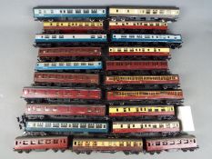 Triang, Lima, Hornby - An unboxed group of 20 items of OO gauge passenger coaches.