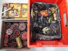 Meccano - A good quantity of vintage Meccano parts in red, green and gold.
