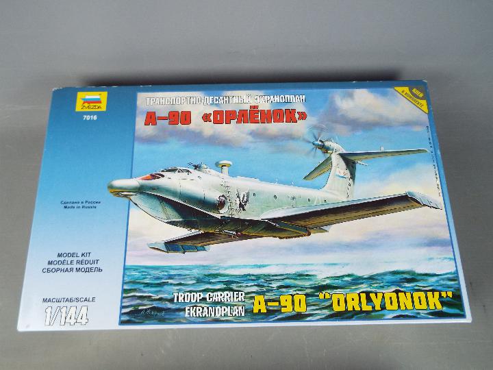 Zvezda - two all plastic model kits to include an A-90 'Orlyonok' model No. - Image 2 of 3