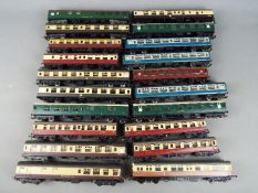 Hornby, Mainline, Lima - An unboxed group of 20 items of OO gauge passenger coaches.