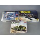 Plastic model kits - a collection of good quality plastic model kits to include an Academy US