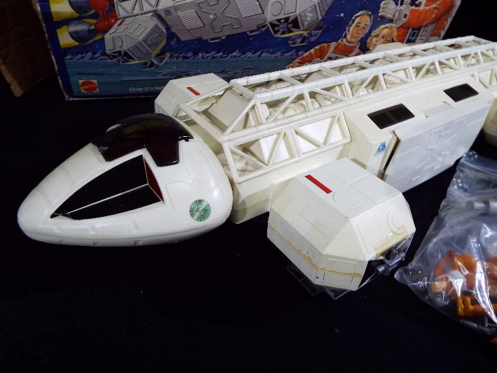 Mattel - A boxed Mattel #9548 Space 1999 Eagle 1 Spaceship . - Bild 3 aus 3