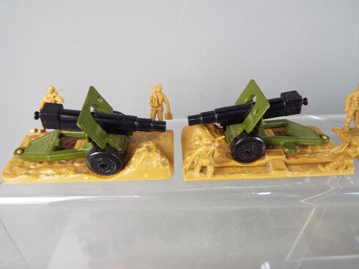 Corgi Juniors, Matchbox, Efsi - An unboxed battalion of milatry diecast vehicles mainly Matchbox. - Bild 3 aus 3