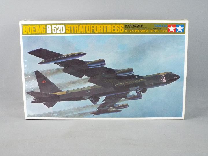 Tamiya - A boxed 1/100 scale Tamiya Boeing B52D Stratofortress plastic model kit.