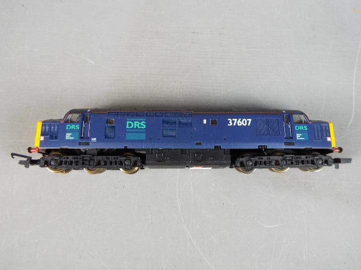 Lima - A boxed Lima #205208 Limited Edition no 116 of 750 OO gauge Class 37 diesel locomotive, Op. - Image 2 of 2