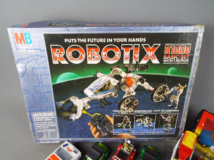 Matchbox, Ertl, Bburago, Corgi, Others - A boxed MB Games Robotix RS1000 Kit, - Bild 2 aus 3