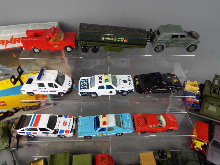 Dinky, Matchbox, Revell Lego, Others - A collection of mainly unboxed diecast in various scales, - Bild 2 aus 4