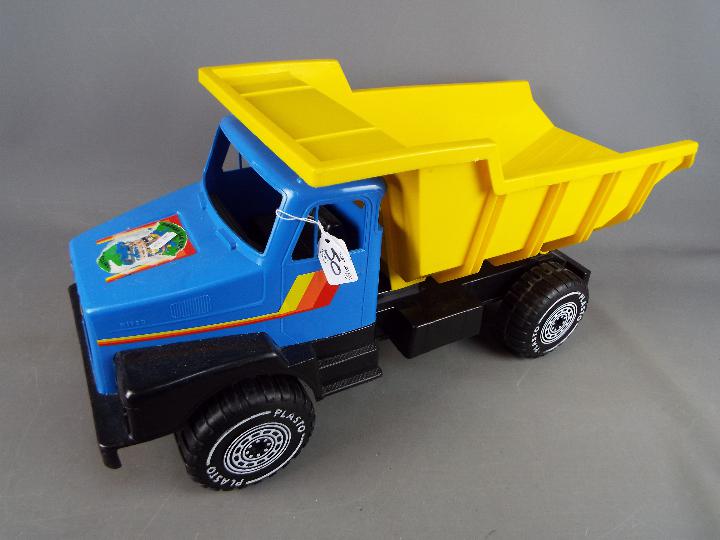 Sharna, Plasto - Two unboxed large scale plastic vehicles. - Image 3 of 3