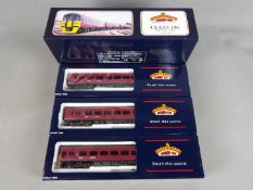 Bachmann - A boxed Bachmann OO gauge #31-513 Class 158 3 Car DMU Set Op.No.