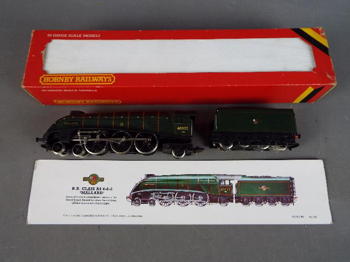 Hornby - A boxed Hornby OO gauge R350 Class A4 4-6-2 steam locomotive and tender, Op.No.