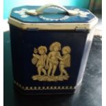 VINTAGE HUNTLEY & PALMERS TIN