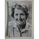 CRICKET - AUTOGRAPHED PICTURE OF RACHAEL HEYHOE FLINT