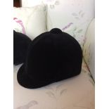 VINTAGE BLACK VELVET EQUESTRIAN RIDING HAT SIZE 60CM