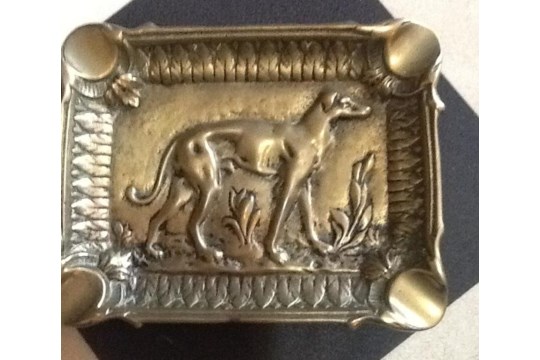 19TH CENTURY BRASS DOG ASHTRAY