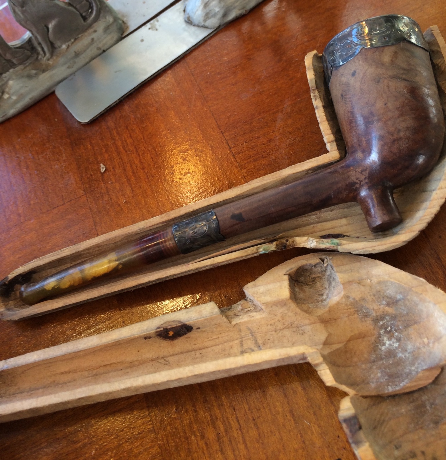 SILVER MOUNTED CROWN PIPE WITH AMBER MOUTHPIECE - Image 2 of 6