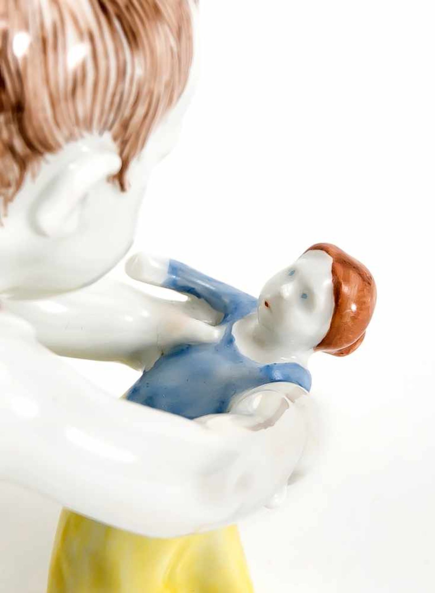 Hentschelkind. Mädchen mit Puppe. Meissen, 20. Jh. Entwurf Konrad Hentschel, 1904-07.Ausformung nach - Bild 4 aus 4