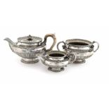 Teekern. Paul Storr, London wohl 1817. Sterling. Bestehend aus Teekanne mitElfenbeinhenkel und -