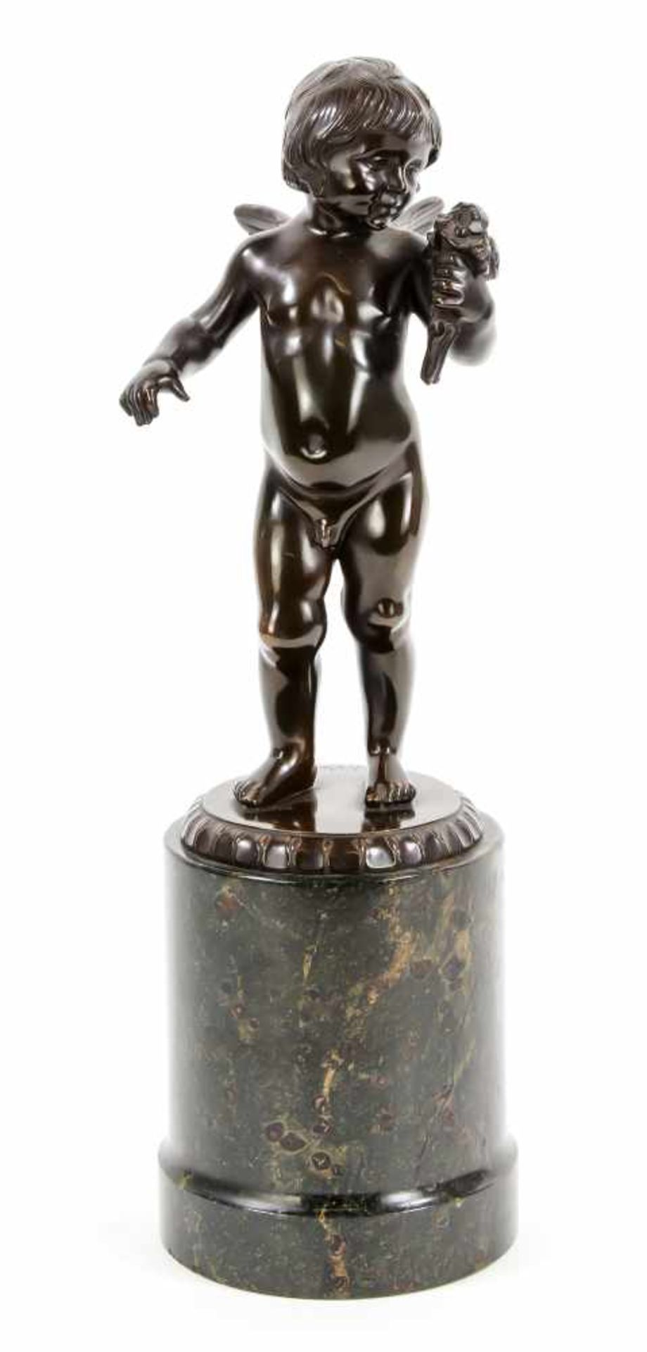 Vierthaler, Johann. 1869 München - 1957 Holzhausen. Putto mit Blumenstrauß. Bronze,patiniert. Auf