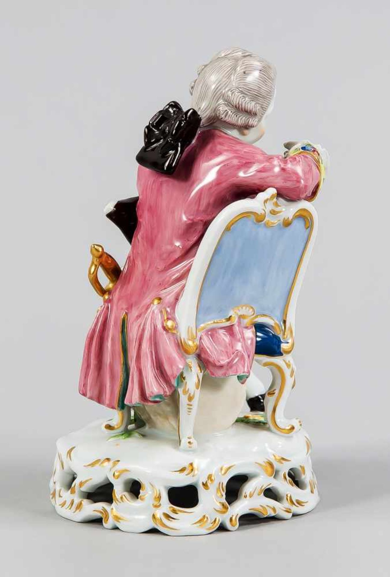 Rokoko-Kavalier. Meissen, 1. Wahl. Entwurf Michel Victor Acier, 1768-1770.Ausformung nach 1934. - Bild 2 aus 2