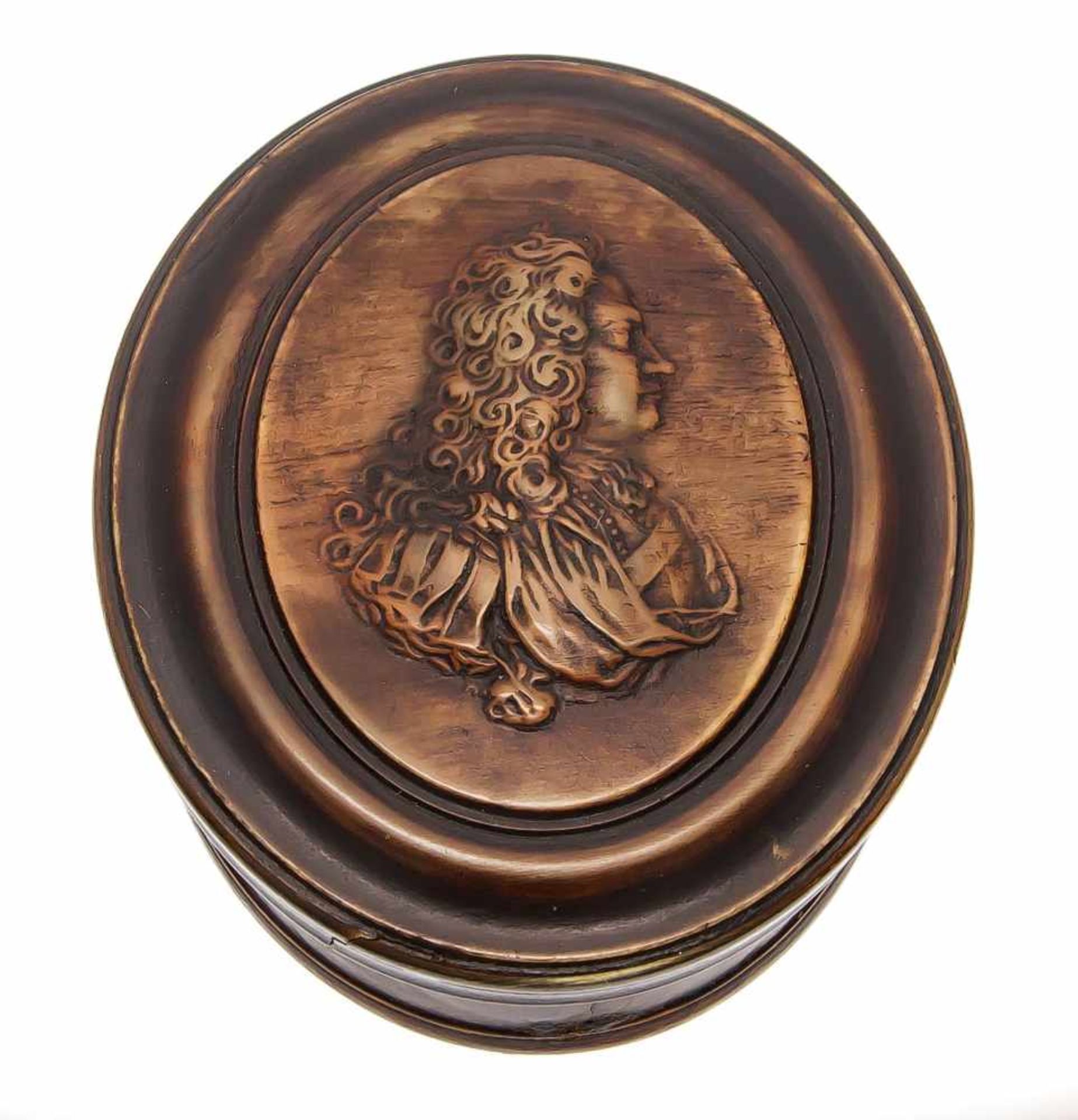 Ovale Dose, 18. Jh. Horn, auf profiliertem Deckel reliefiertes Brustporträt eines Herrenim Profil